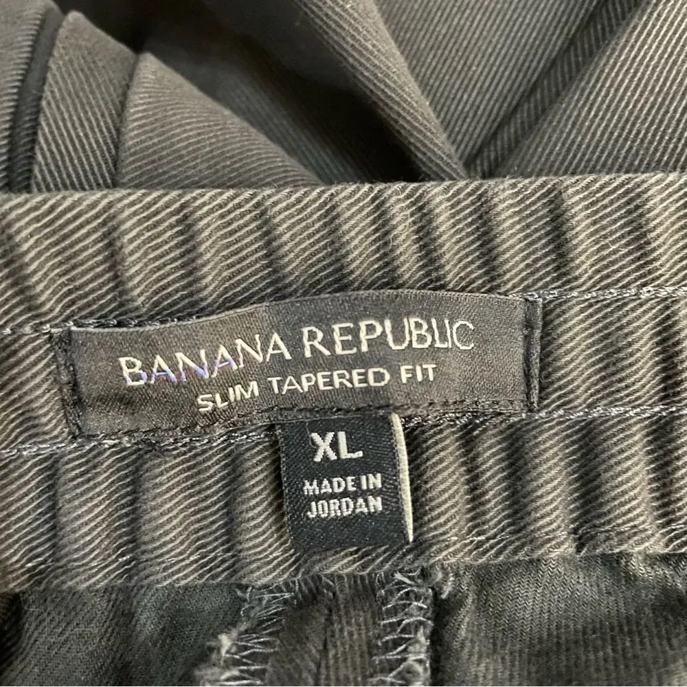 Banana Republic Slim Tapered Fit Pants in Grey Size‎ XL
